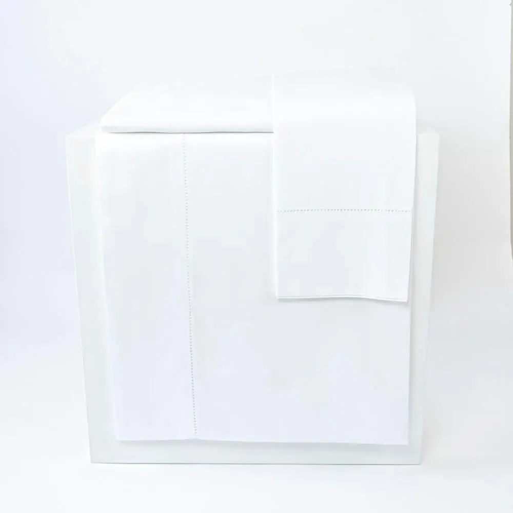 Sábanas Blancas con Bordado